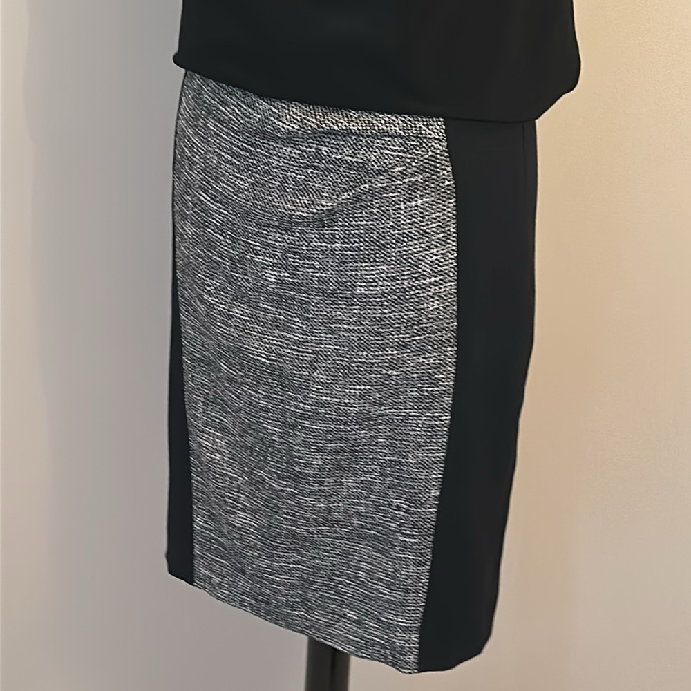 Weekend MaxMara career pencil body flattering slimming skirt IT 42